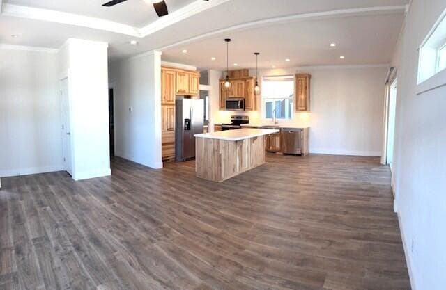 creekside 2 kitchen and living room. Photo 4 of 14, 4601 S Pacific Highway Unit 2, Phoenix, OR 97535