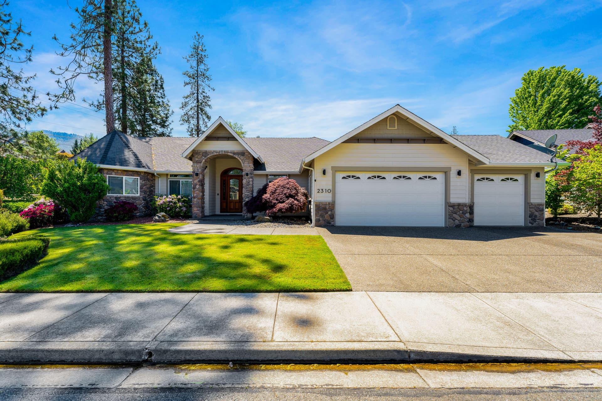 02-EXT (2 of 6). Photo 1 of 30, 2310 Haviland Drive, Grants Pass, OR 97527
