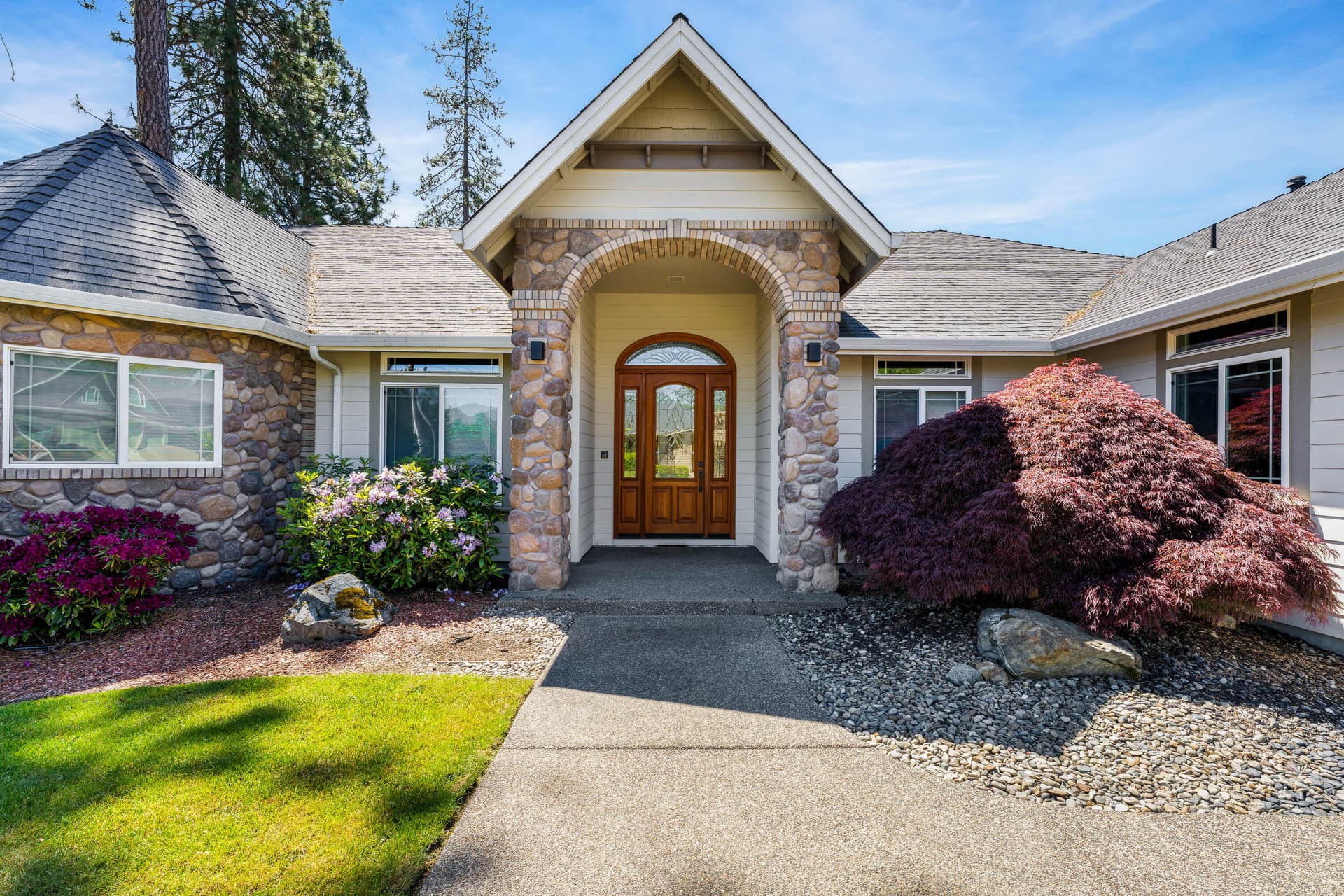 04-EXT (4 of 6). Photo 2 of 30, 2310 Haviland Drive, Grants Pass, OR 97527