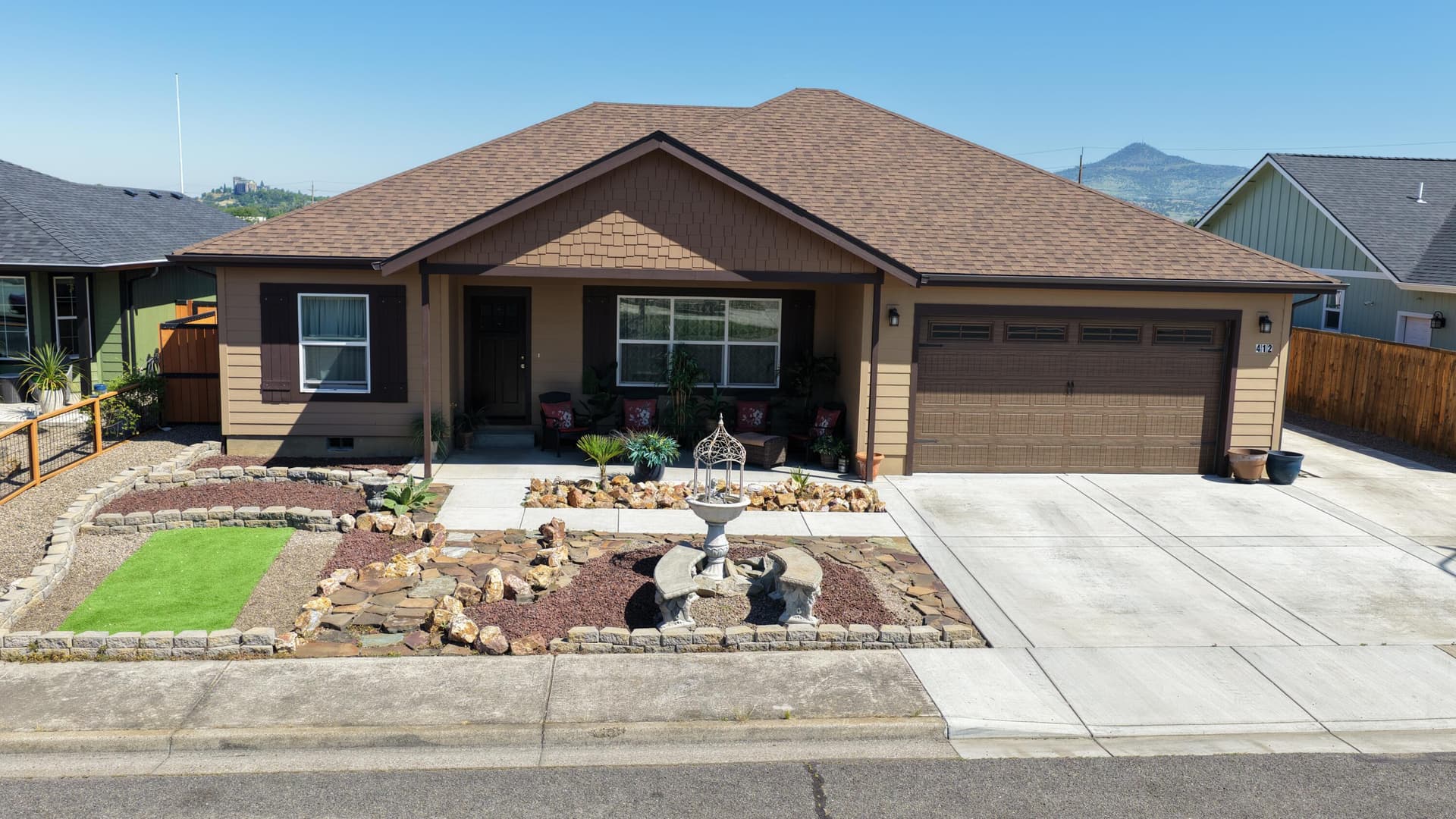 Front view. Photo 1 of 33, 412 Barnum Drive, Phoenix, OR 97535