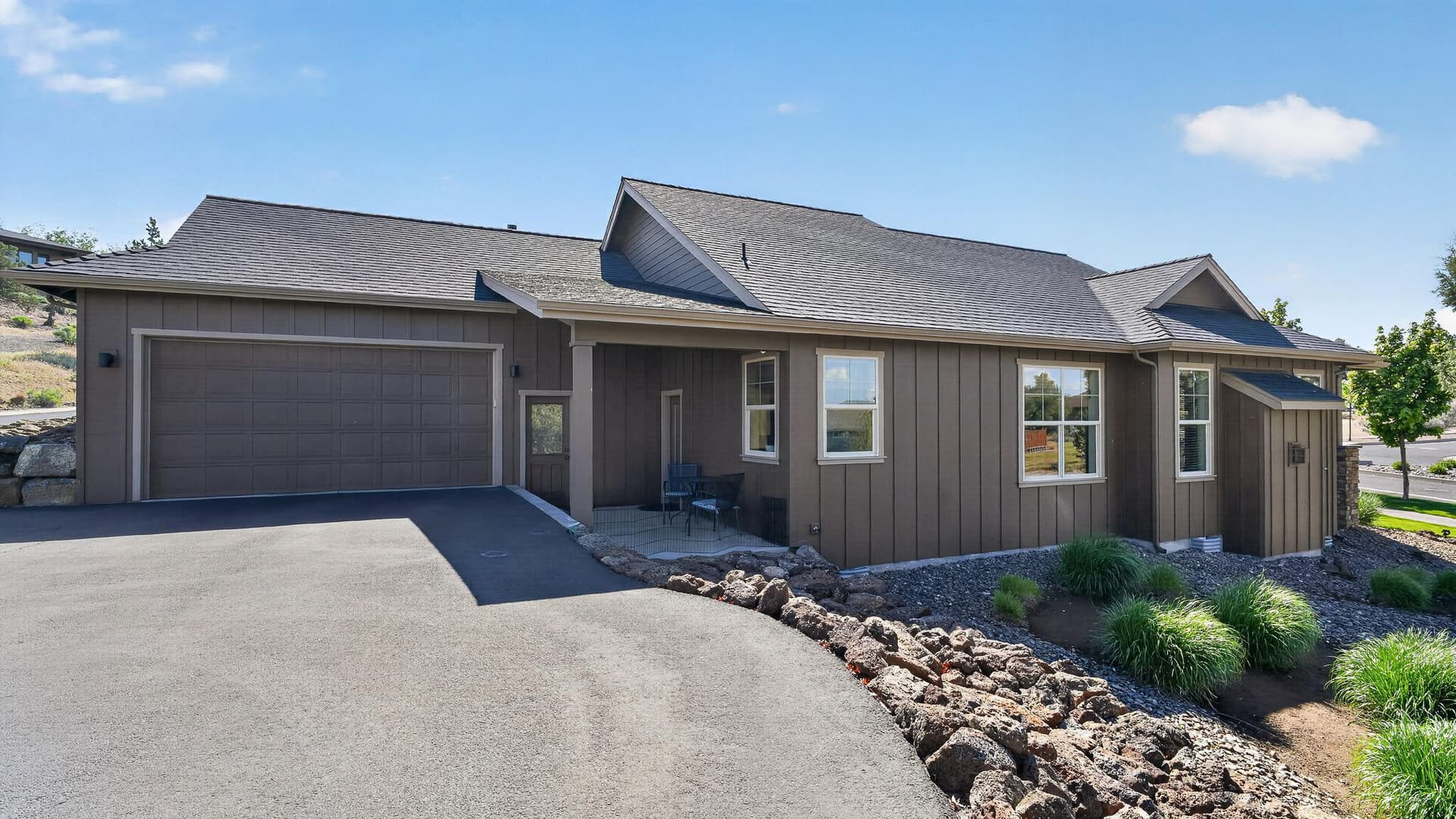MLS-27. Photo 3 of 20, 1202 SE Yarrow Avenue, Madras, OR 97741