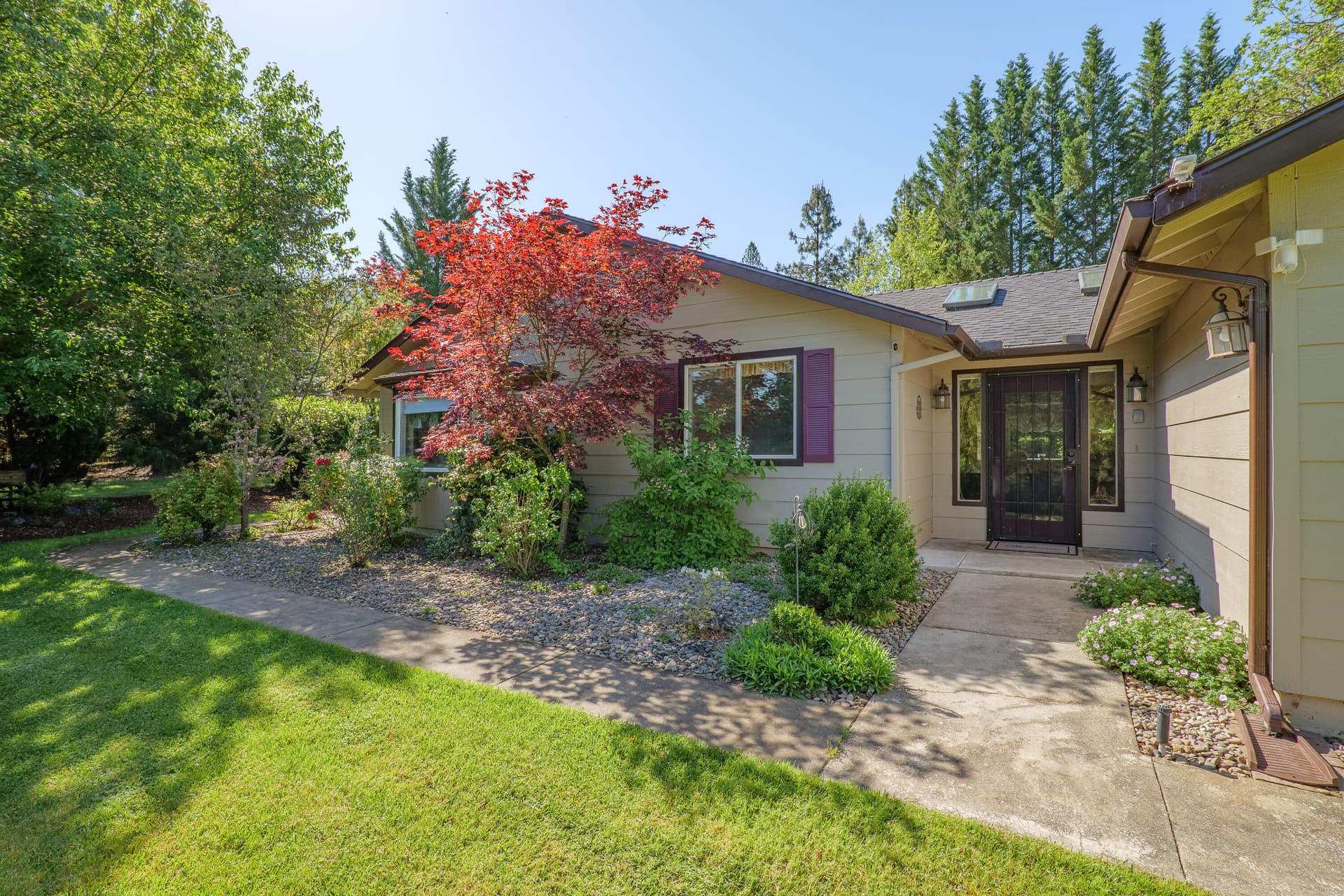 345PonderosaLn-010. Photo 3 of 56, 345 Ponderosa Lane, Grants Pass, OR 97527