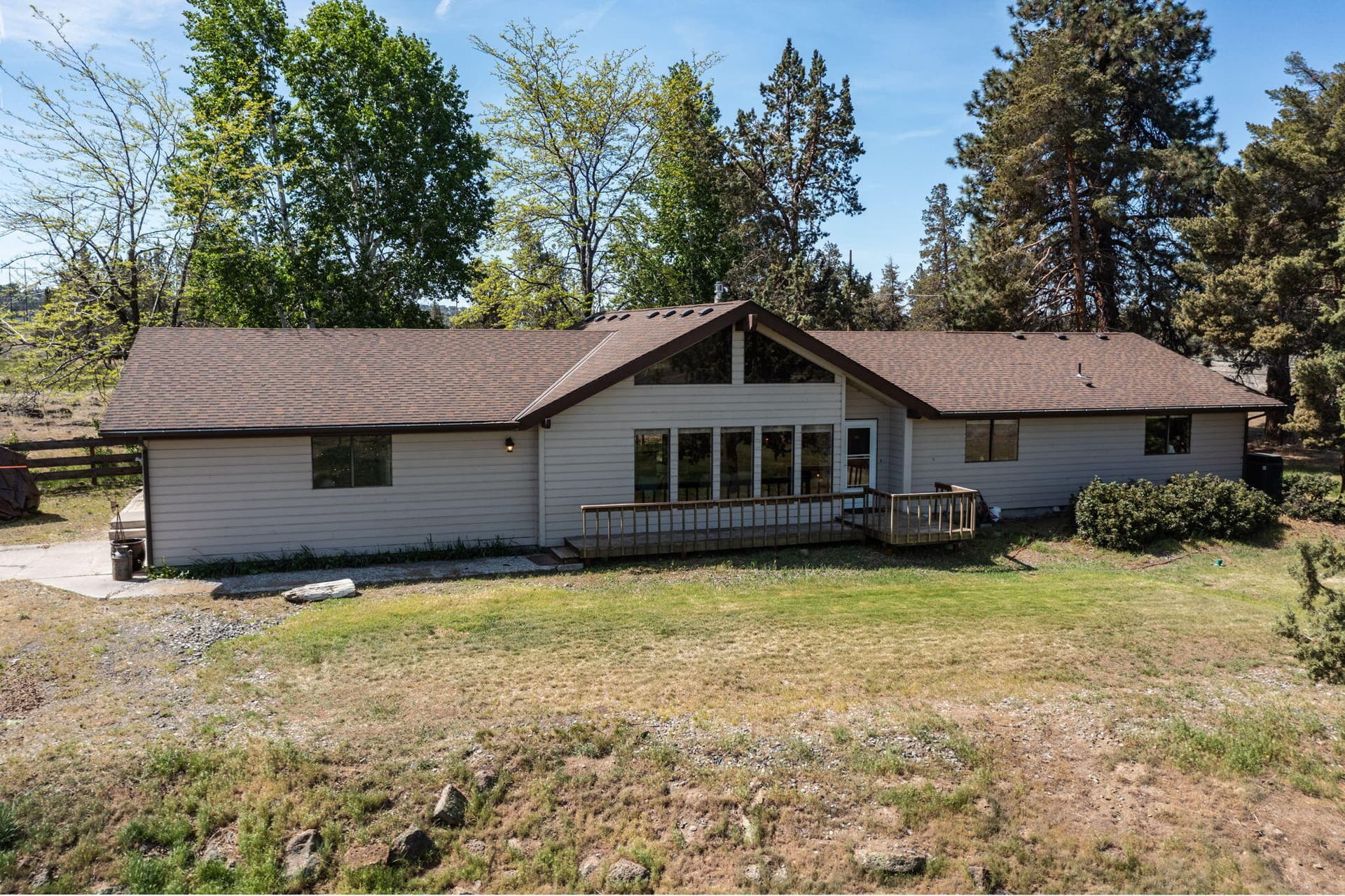 2026_05_07_4050_sw_highland_ave-drone-18. Photo 3 of 44, 4050 SW Highland Avenue, Redmond, OR 97756