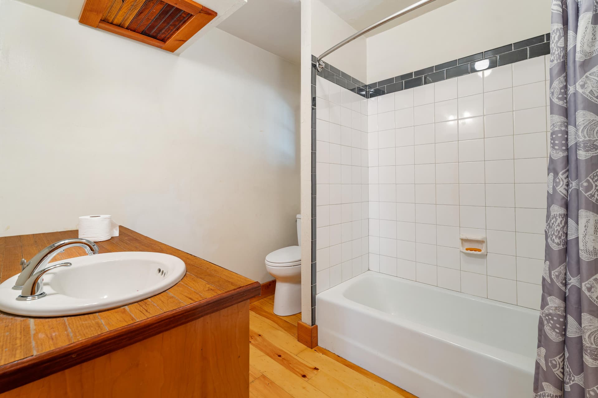 15-Bathroom. Photo 4 of 32, 52140 Elderberry Lane, La Pine, OR 97739