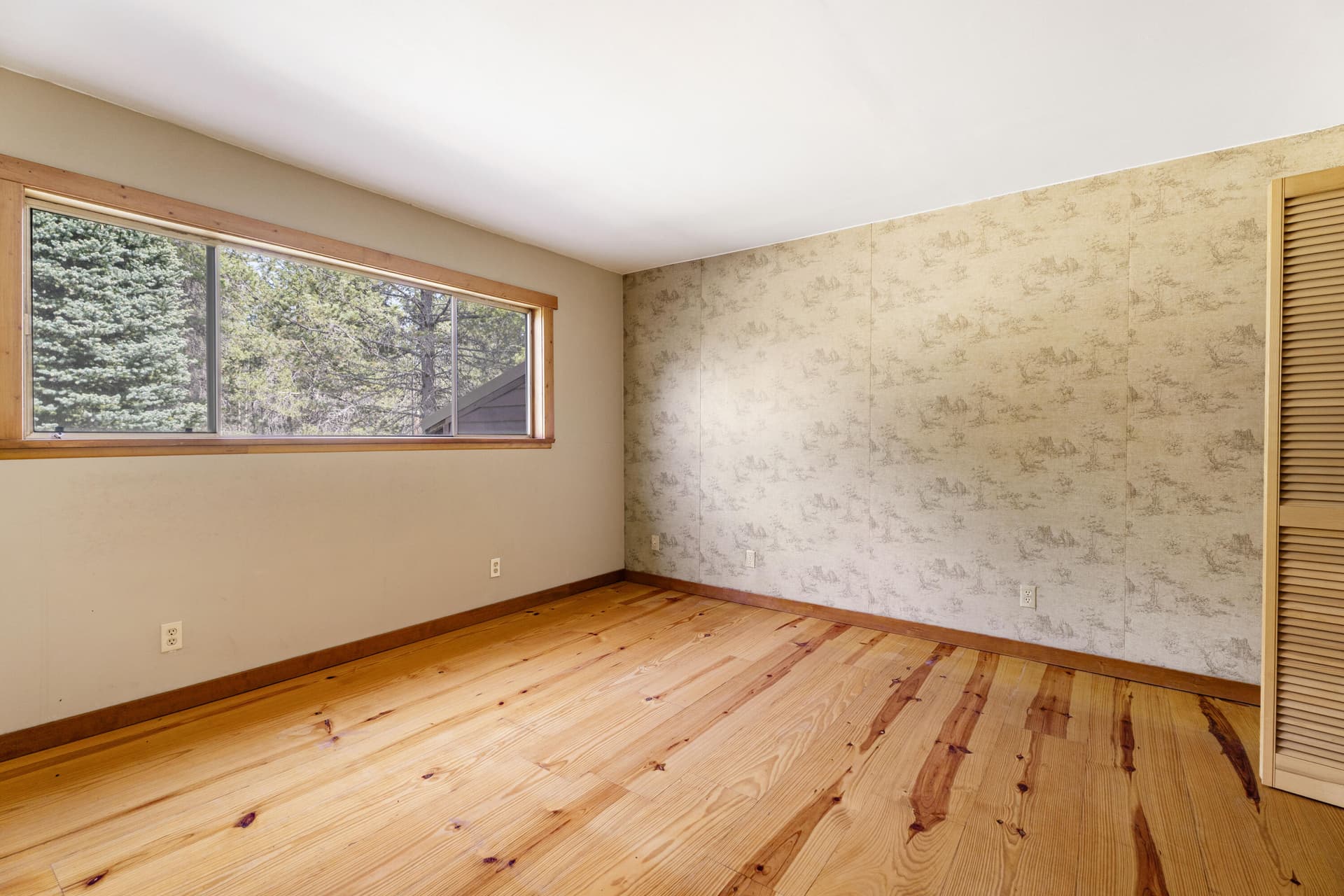 16-Bedroom. Photo 5 of 32, 52140 Elderberry Lane, La Pine, OR 97739