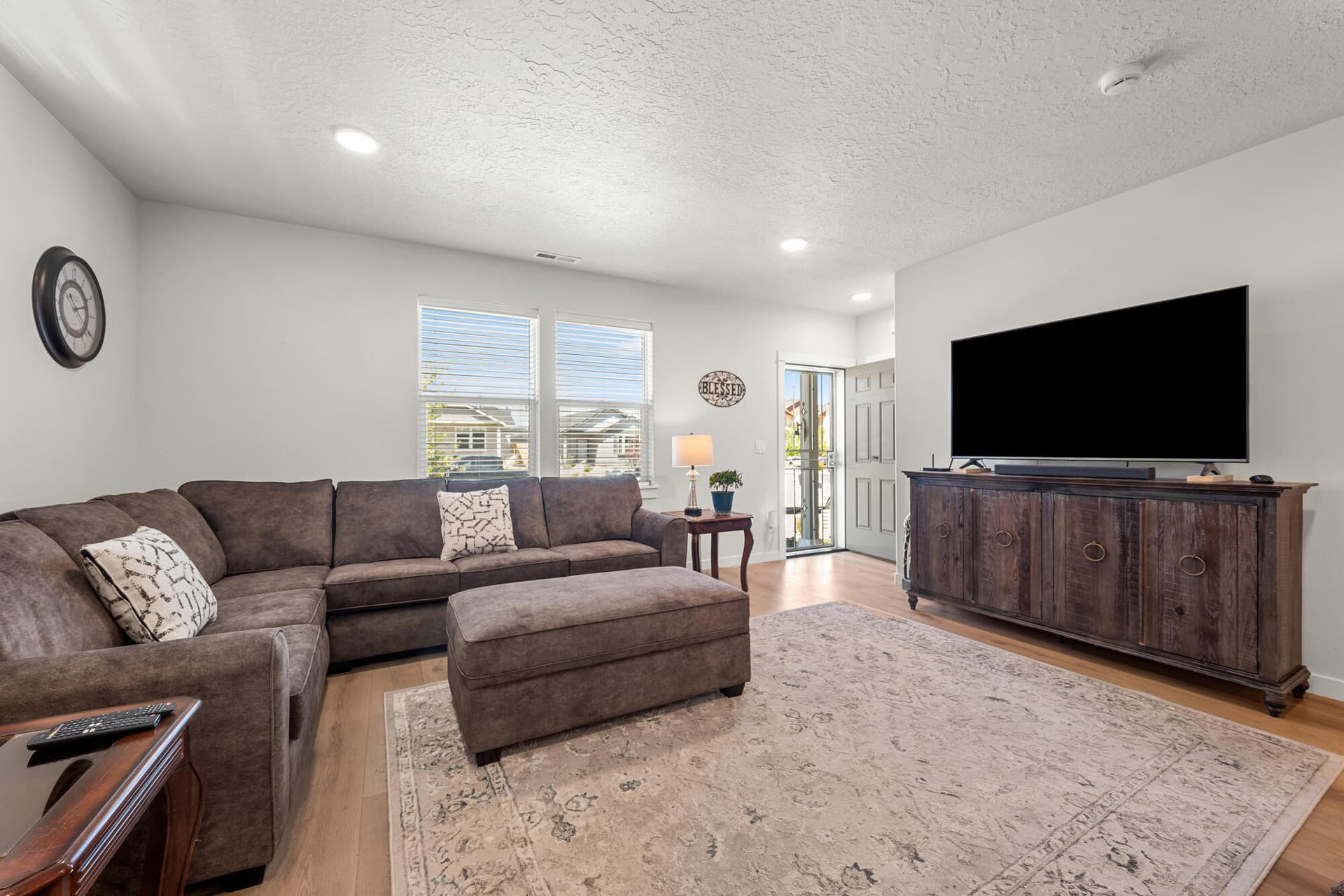 3734 sw lava pl, redmond, or 97756 - 02. Photo 4 of 26, 3734 SW Lava Place, Redmond, OR 97756