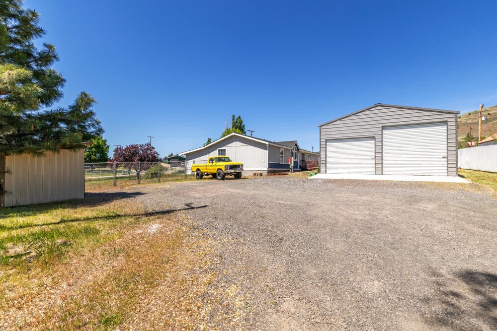 5. Photo 5 of 49, 7257 Hilyard Avenue, Klamath Falls, OR 97603