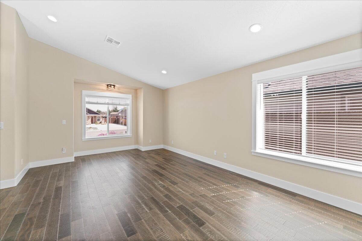 5. Photo 5 of 25, 2953 Naples Drive, Grants Pass, OR 97527