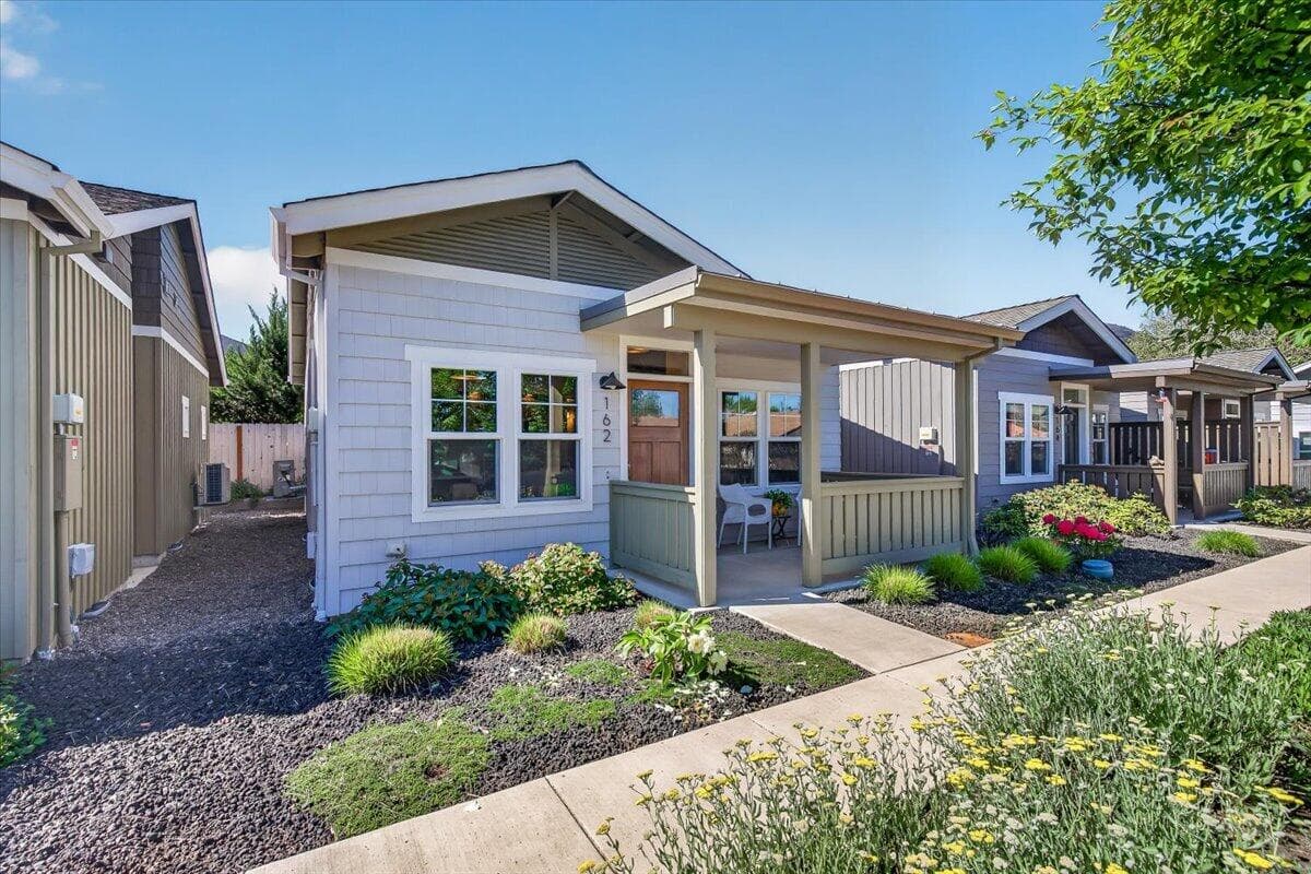 Welcome Home!. Photo 1 of 20, 162 Mountain View Drive, Ashland, OR 97520
