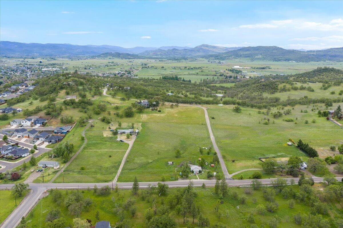 05-DJI_20260420151644_0022_D. Photo 5 of 15, 963 Stevens Road, Eagle Point, OR 97524