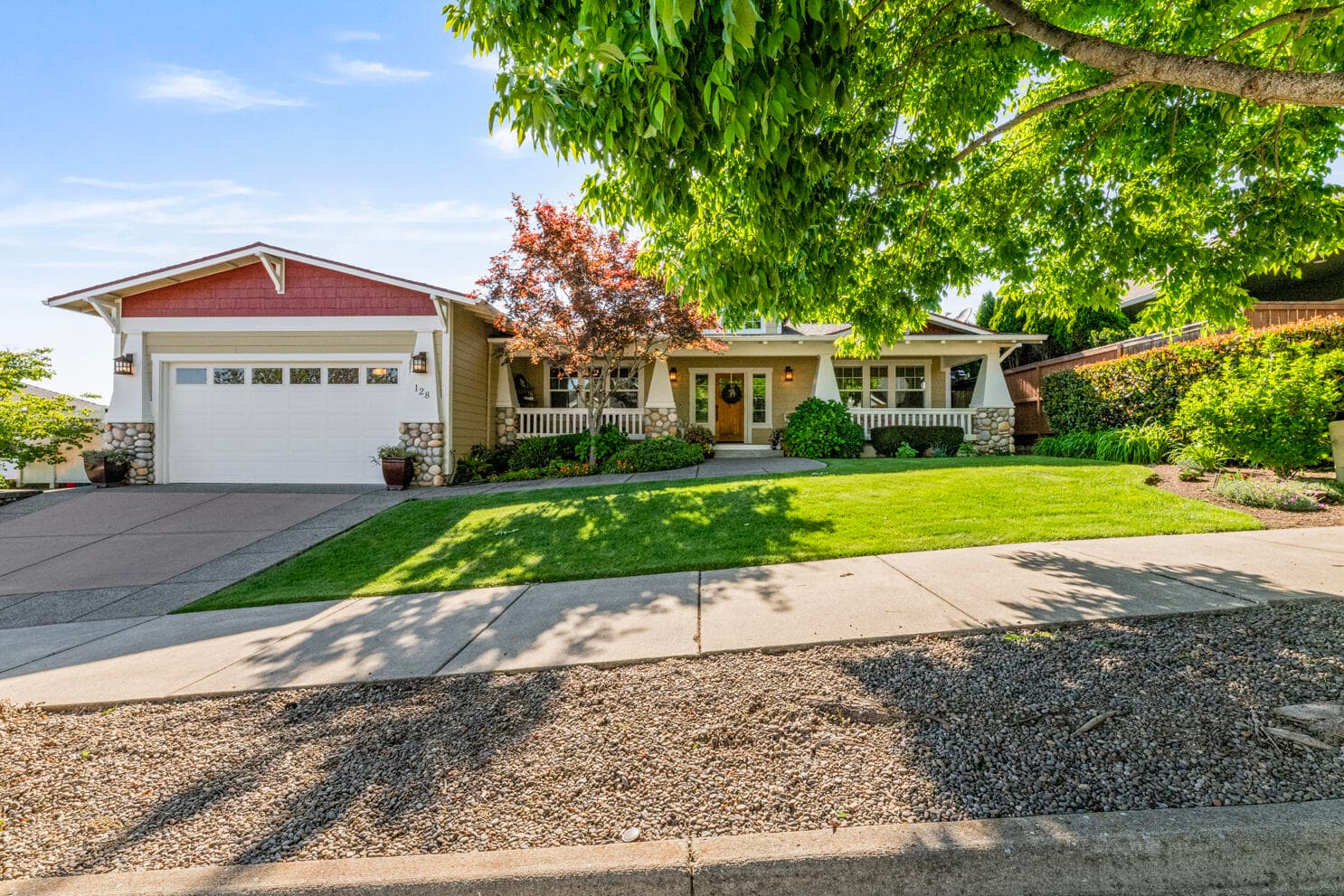 1. Photo 1 of 31, 128 Oak Point Drive, Eagle Point, OR 97524