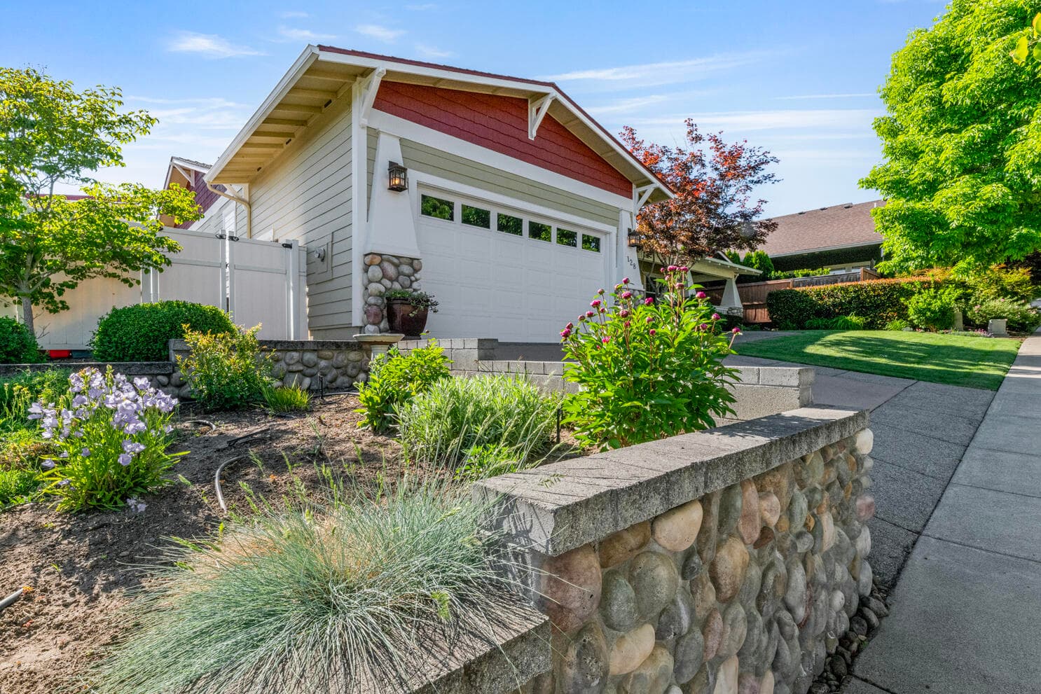 2. Photo 2 of 31, 128 Oak Point Drive, Eagle Point, OR 97524