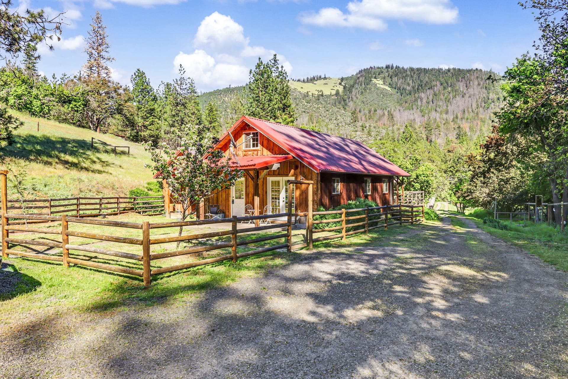 ApxSC200001. Photo 2 of 39, 7484 Sterling Creek Road, Jacksonville, OR 97530