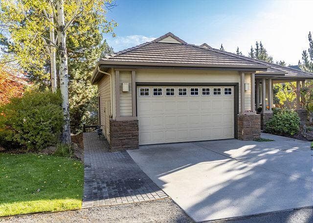 6495760232. Photo 2 of 38, 3106 NW Golf View Drive, Bend, OR 97703