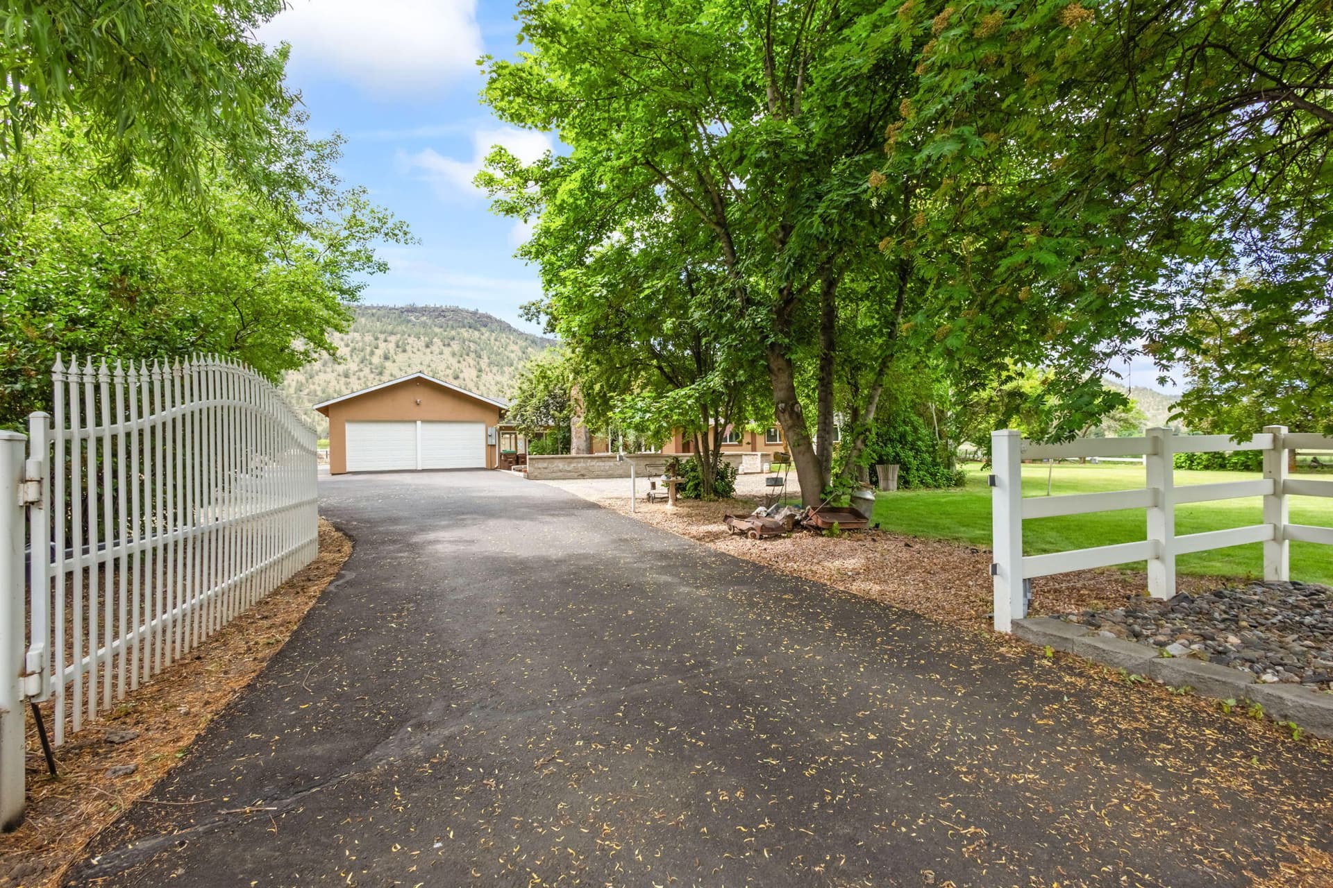 02. Photo 4 of 65, 389 NE Orchard Lane, Prineville, OR 97754