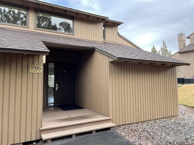 Front. Photo 1 of 58, 1916 Redtail Hawk Drive Unit RV45C, Redmond, OR 97756