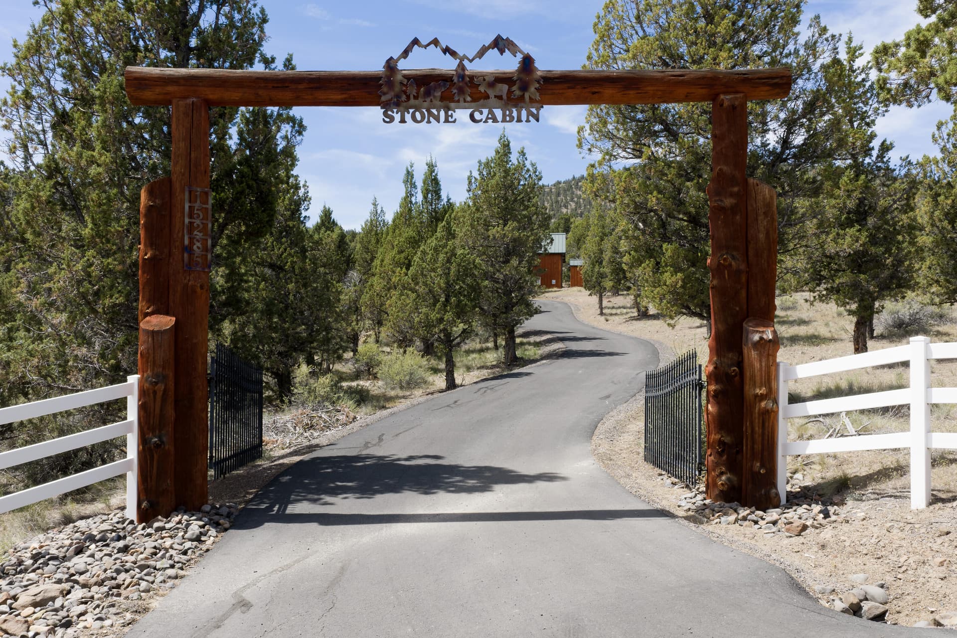 power gated entrance. Photo 2 of 27, 15285 SE Pleasant View, Prineville, OR 97754