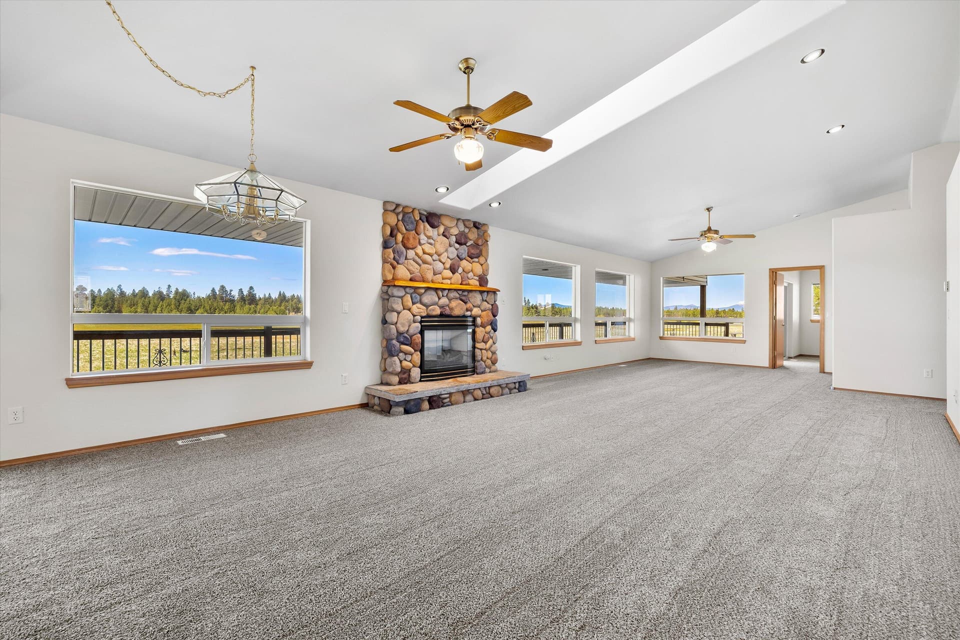 03-8181_260508_JILLROSELL. Photo 4 of 39, 51451 Morson Street, La Pine, OR 97739