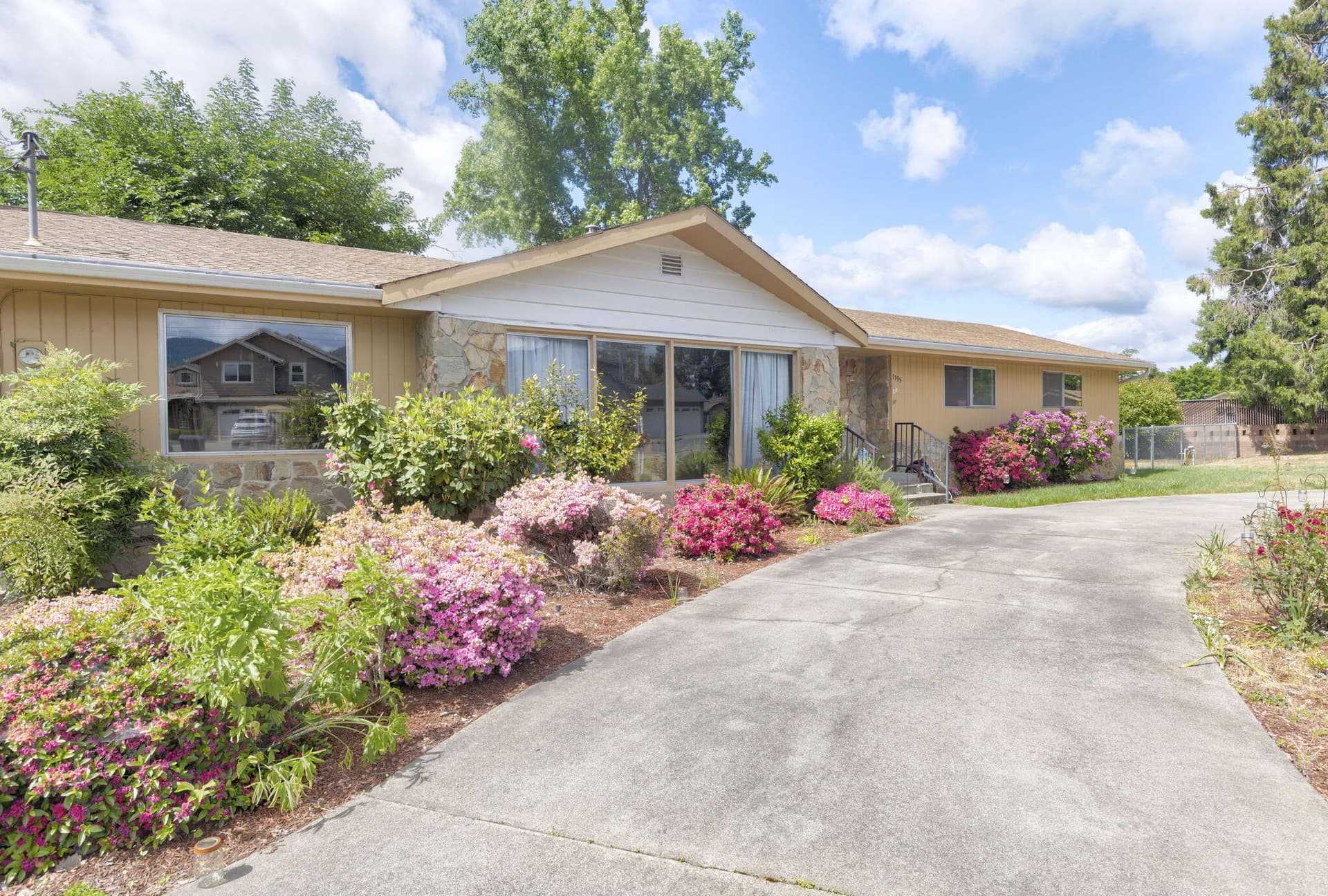 5-web-or-mls-1195-e-park-st. Photo 1 of 39, 1195 E Park Street, Grants Pass, OR 97527