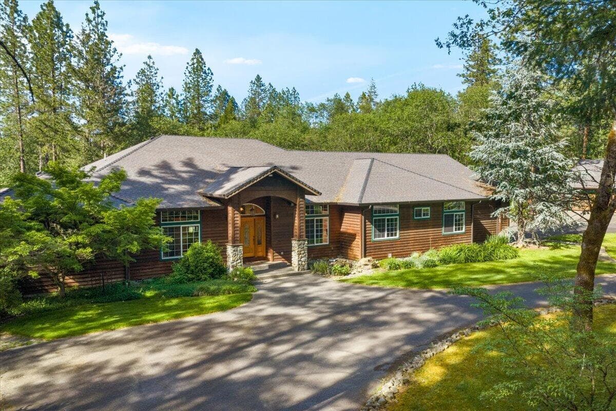 Custom Home. Photo 3 of 36, 196 Pooh Lane, Grants Pass, OR 97526