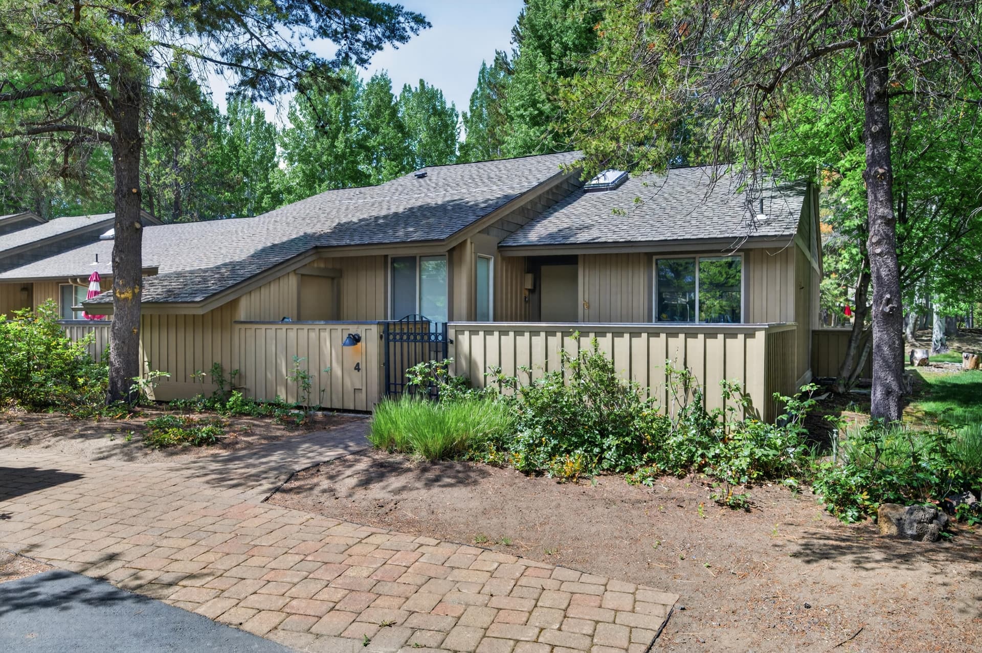 57335lakeaspenct-8. Photo 1 of 49, 57335 Lake Aspen Lane Unit 4, Sunriver, OR 97707