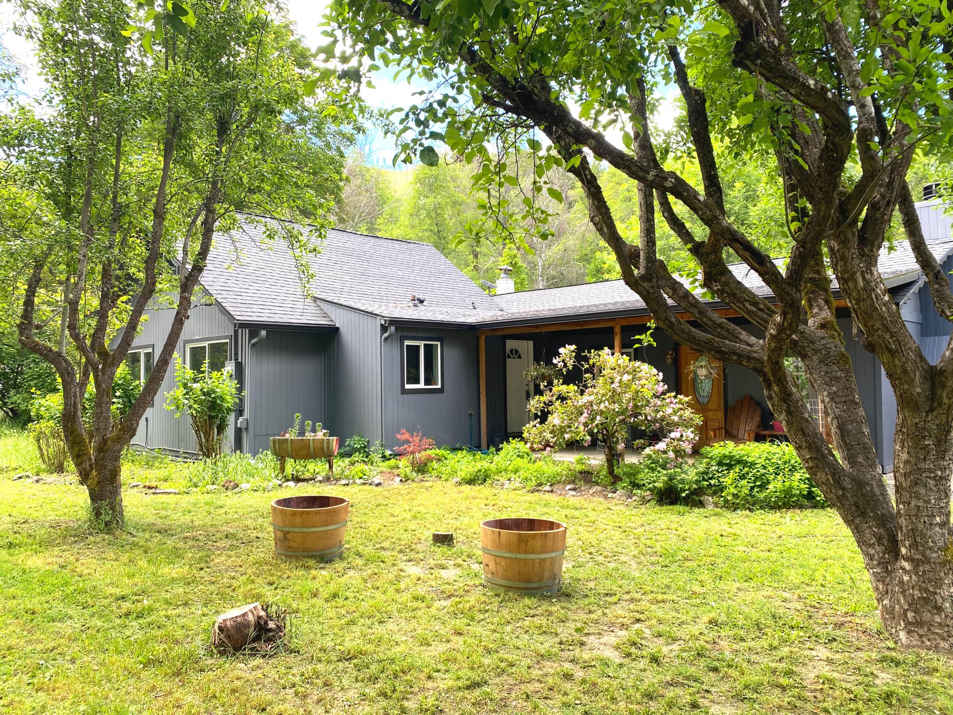 Country Home. Photo 2 of 68, 3356 Little Applegate Road, Jacksonville, OR 97530