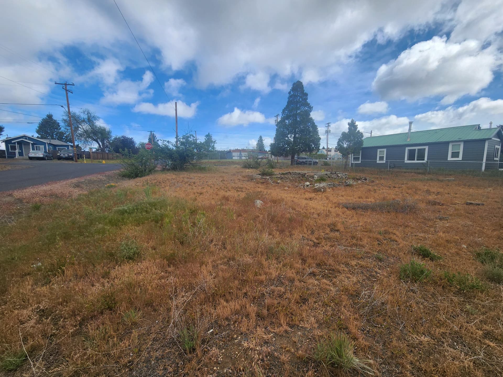1000027321. Photo 1 of 3, 4060 Douglas Avenue, Klamath Falls, OR 97601
