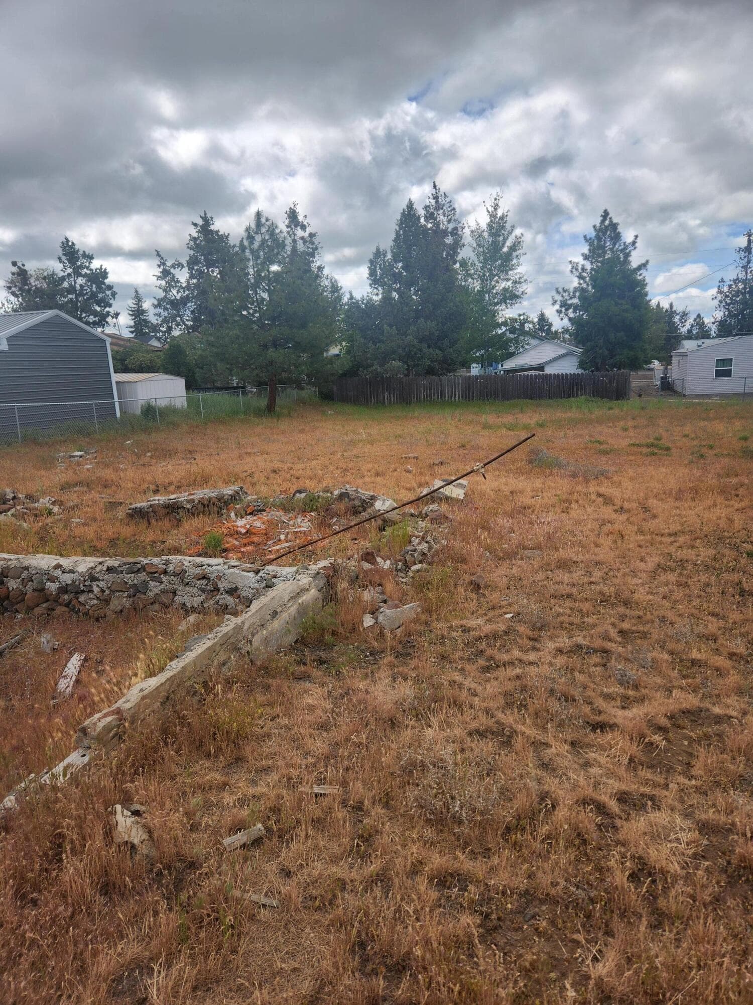 1000027322. Photo 2 of 3, 4060 Douglas Avenue, Klamath Falls, OR 97601