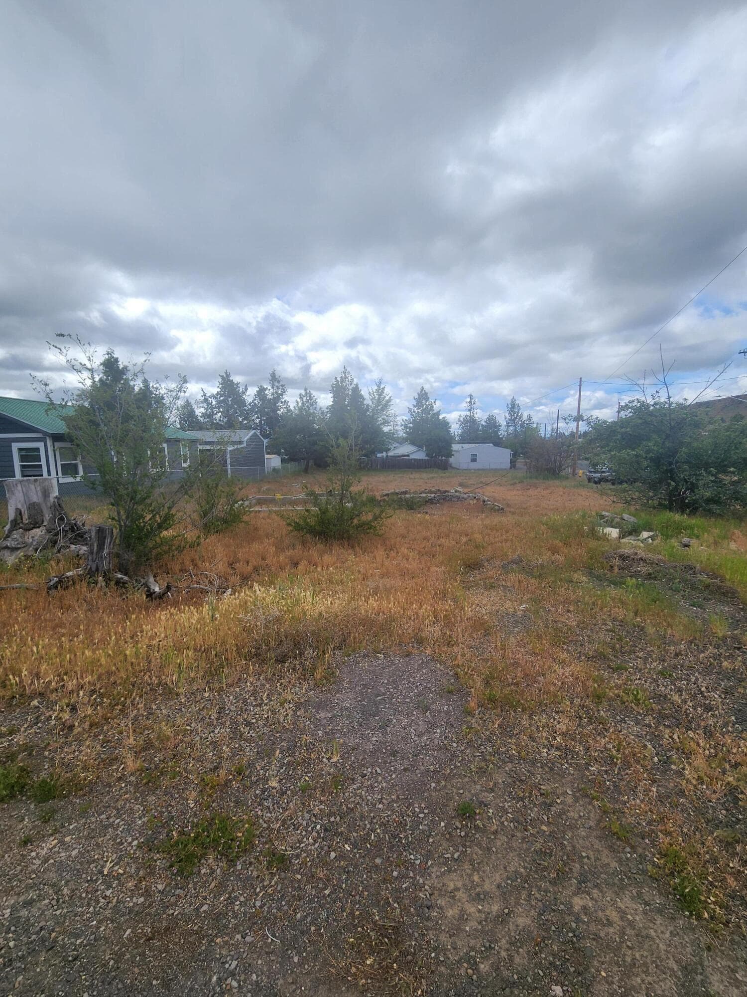 1000027323. Photo 3 of 3, 4060 Douglas Avenue, Klamath Falls, OR 97601