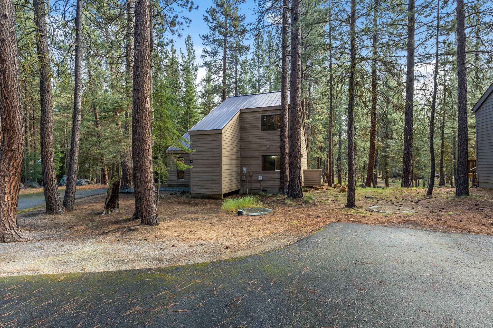 Black Butte House 11. Photo 2 of 38, 70668 Kaporie Unit BBH 11, Black Butte Ranch, OR 97759