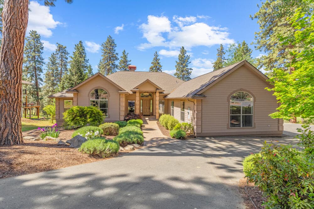 Rare 5 Bedroom on the Links. Photo 1 of 74, 11756 Merganser Road, Klamath Falls, OR 97601