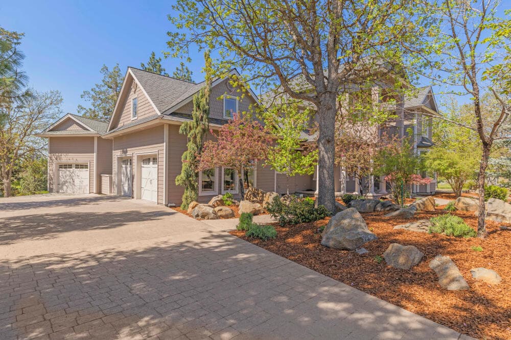 Level Driveway. Photo 2 of 113, 6686 Osprey Lane, Klamath Falls, OR 97601