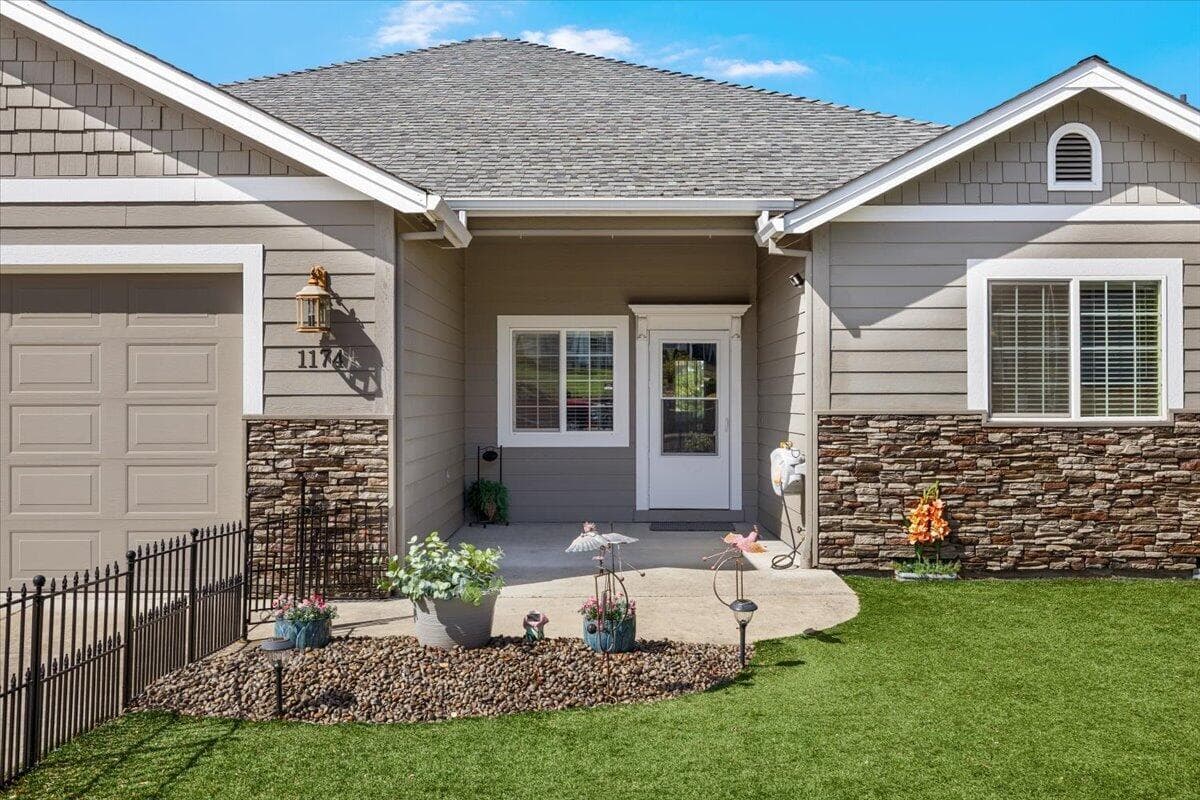 1. Photo 3 of 28, 1174 Highlands Drive, Eagle Point, OR 97524