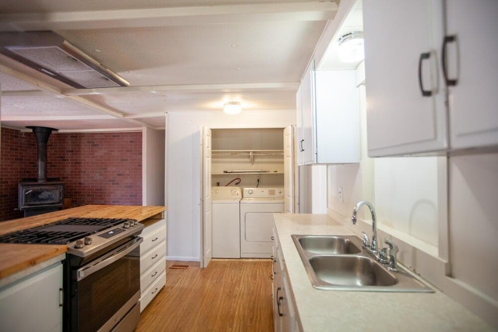 kitchen 3. Photo 2 of 15, 4778 N River Road, Gold Hill, OR 97525