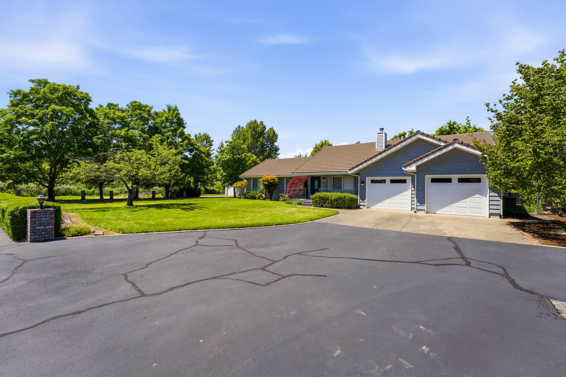 Grants Pass Country Setting. Photo 4 of 41, 992 Auby Way, Grants Pass, OR 97527
