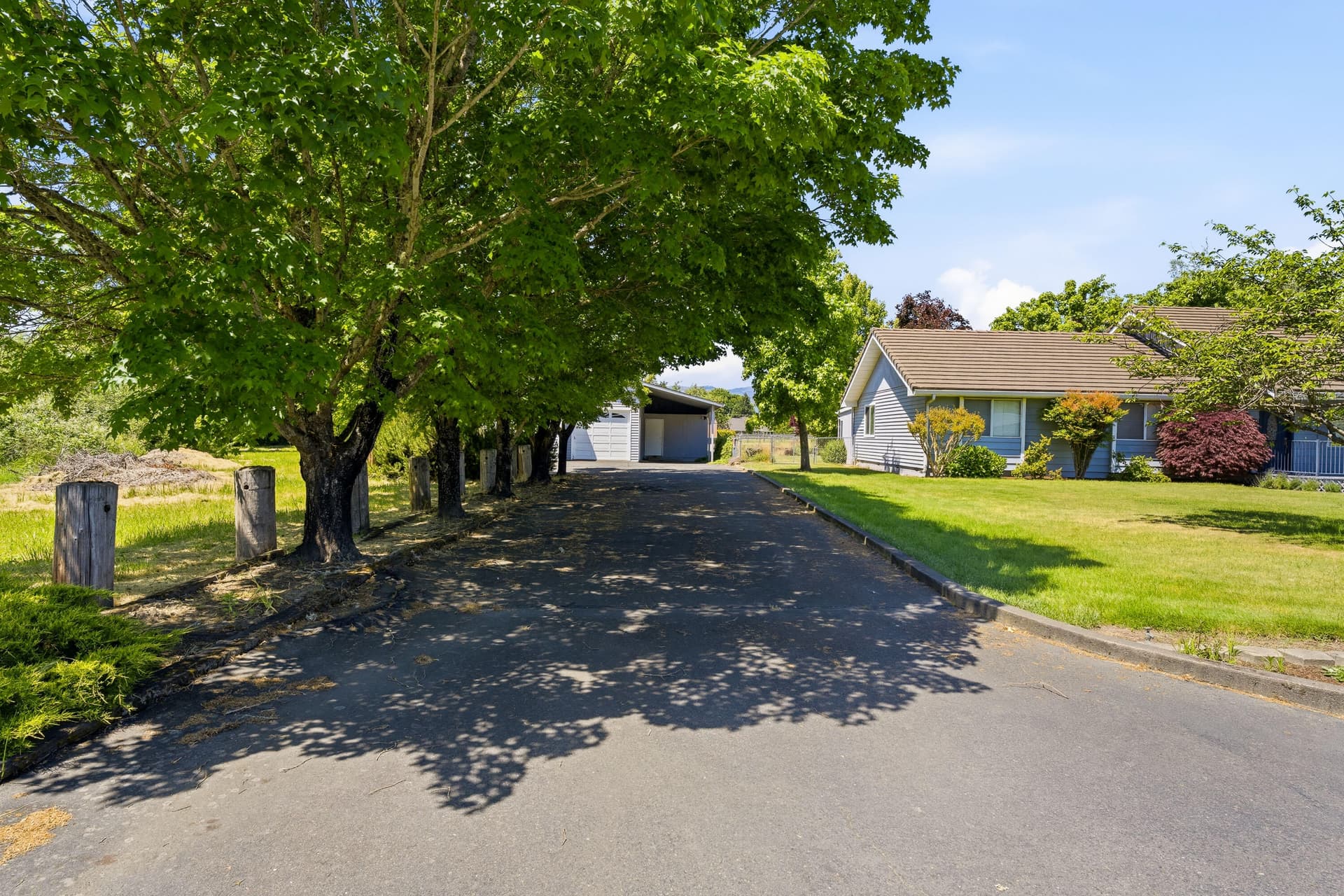 Grants Pass Country Setting. Photo 3 of 41, 992 Auby Way, Grants Pass, OR 97527