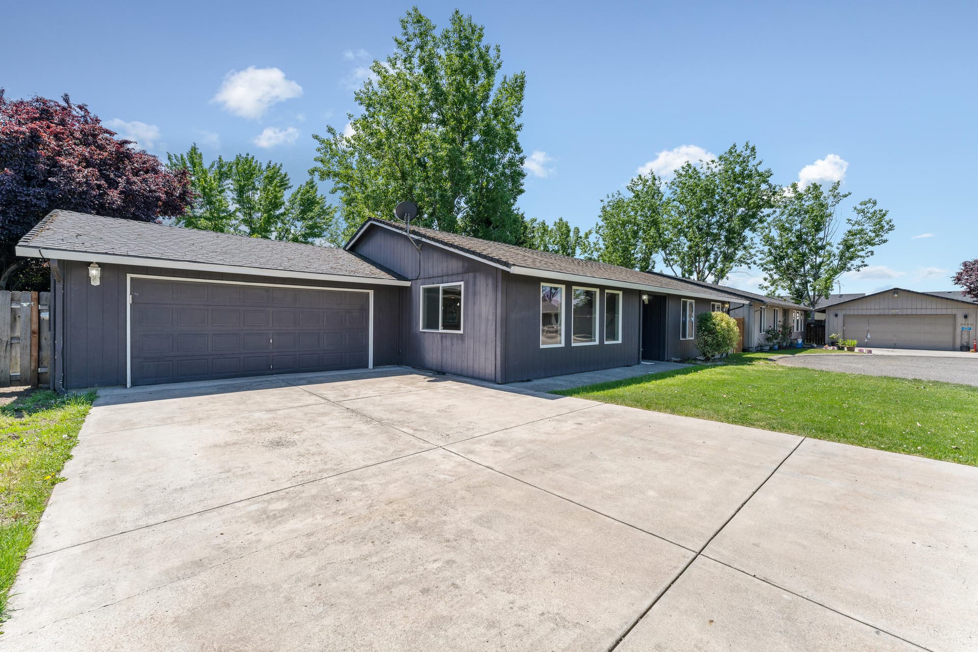 EXT (5 of 6). Photo 5 of 28, 3452 Lazy Lane, White City, OR 97503