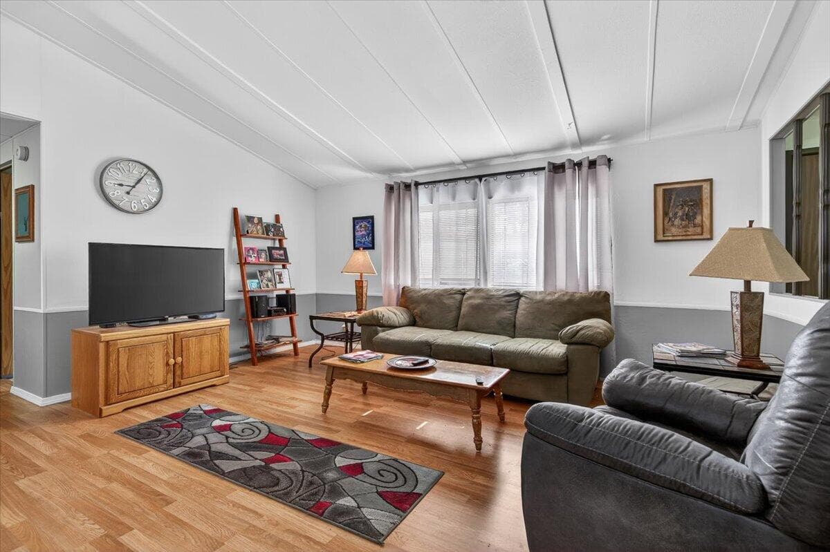 08-9. Photo 1 of 21, 380 Bayard Drive, Grants Pass, OR 97527