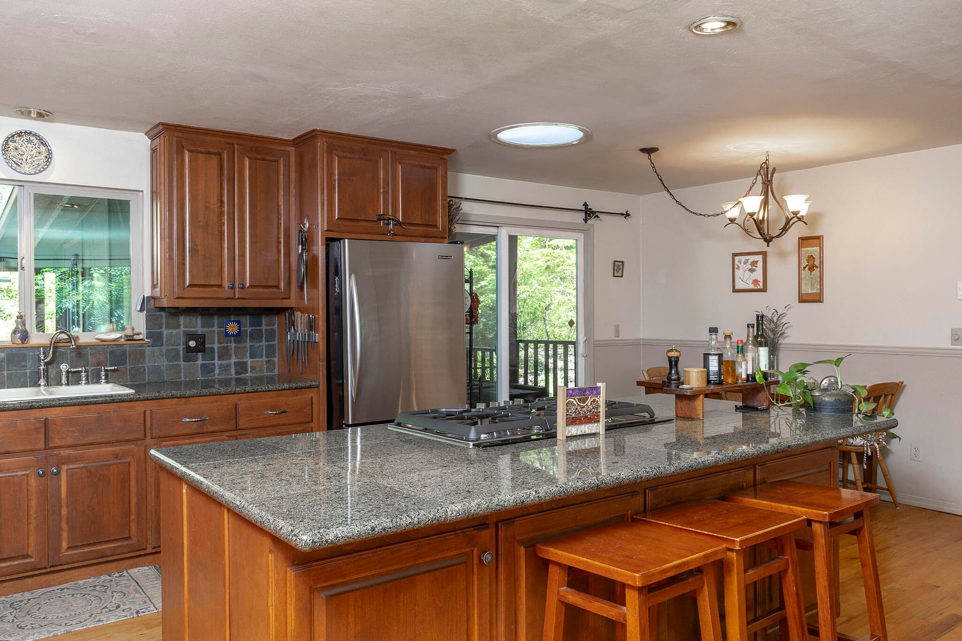 4. Photo 4 of 71, 2601 Sand Creek Road, Grants Pass, OR 97527
