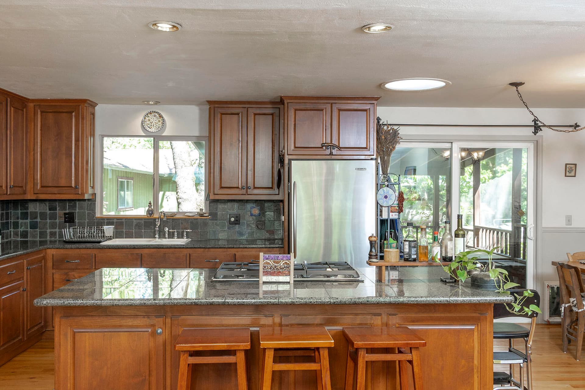 5. Photo 5 of 71, 2601 Sand Creek Road, Grants Pass, OR 97527