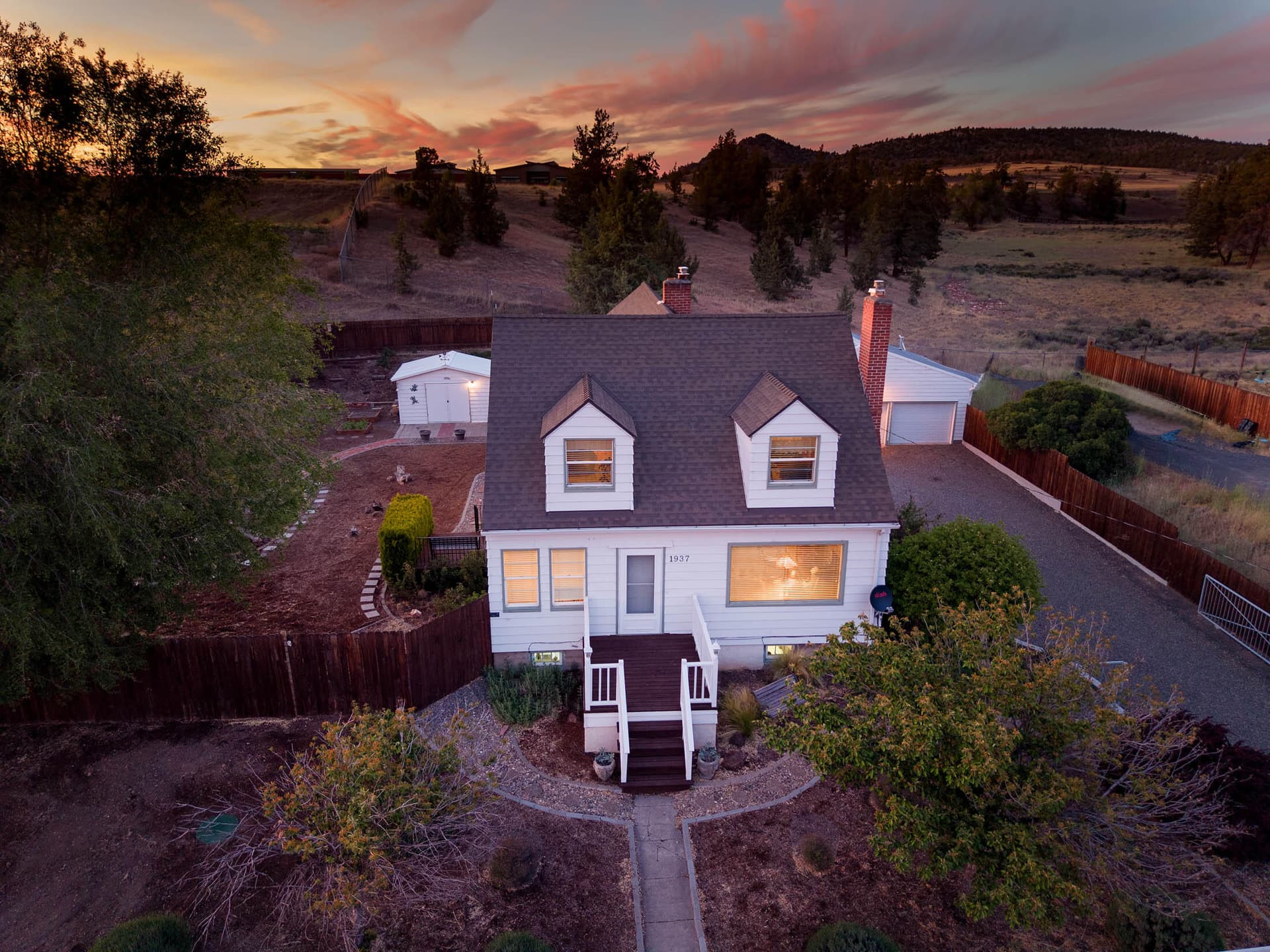 4 Bedrooms, 2 Bathrooms. Photo 4 of 40, 1937 NE Laughlin Road, Prineville, OR 97754