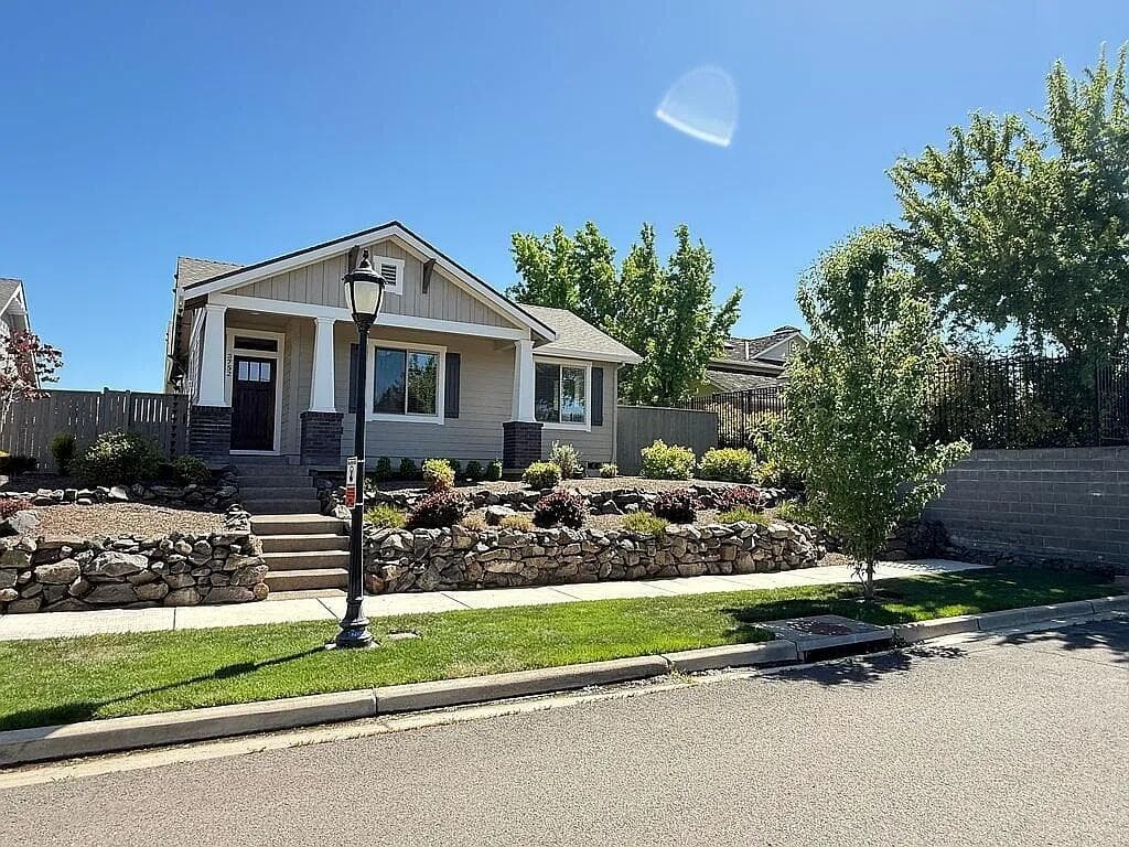 2. Photo 2 of 23, 3752 Sunleaf Avenue, Medford, OR 97504