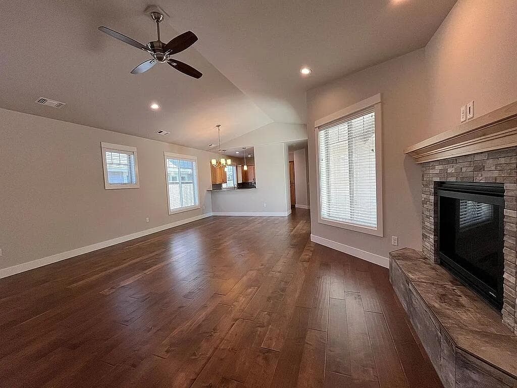 5. Photo 5 of 23, 3752 Sunleaf Avenue, Medford, OR 97504