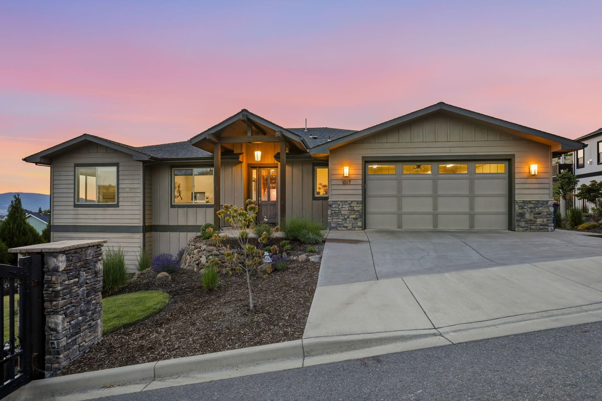 ApxFHC00017. Photo 1 of 59, 1017 Fawnhills Circle, Medford, OR 97504