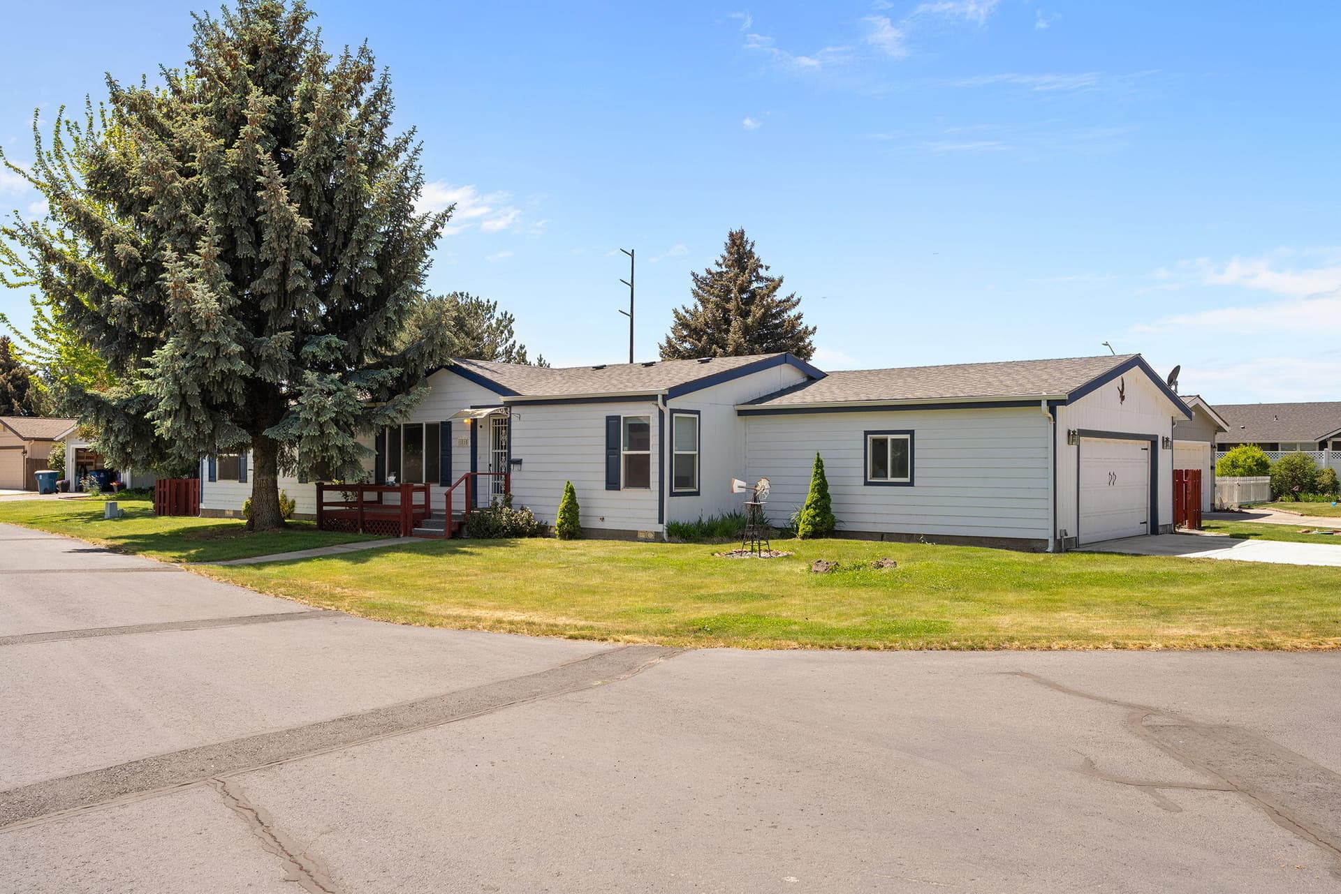 2-web-or-mls-_DSC6891. Photo 4 of 26, 1815 NE 6th Street, Redmond, OR 97756