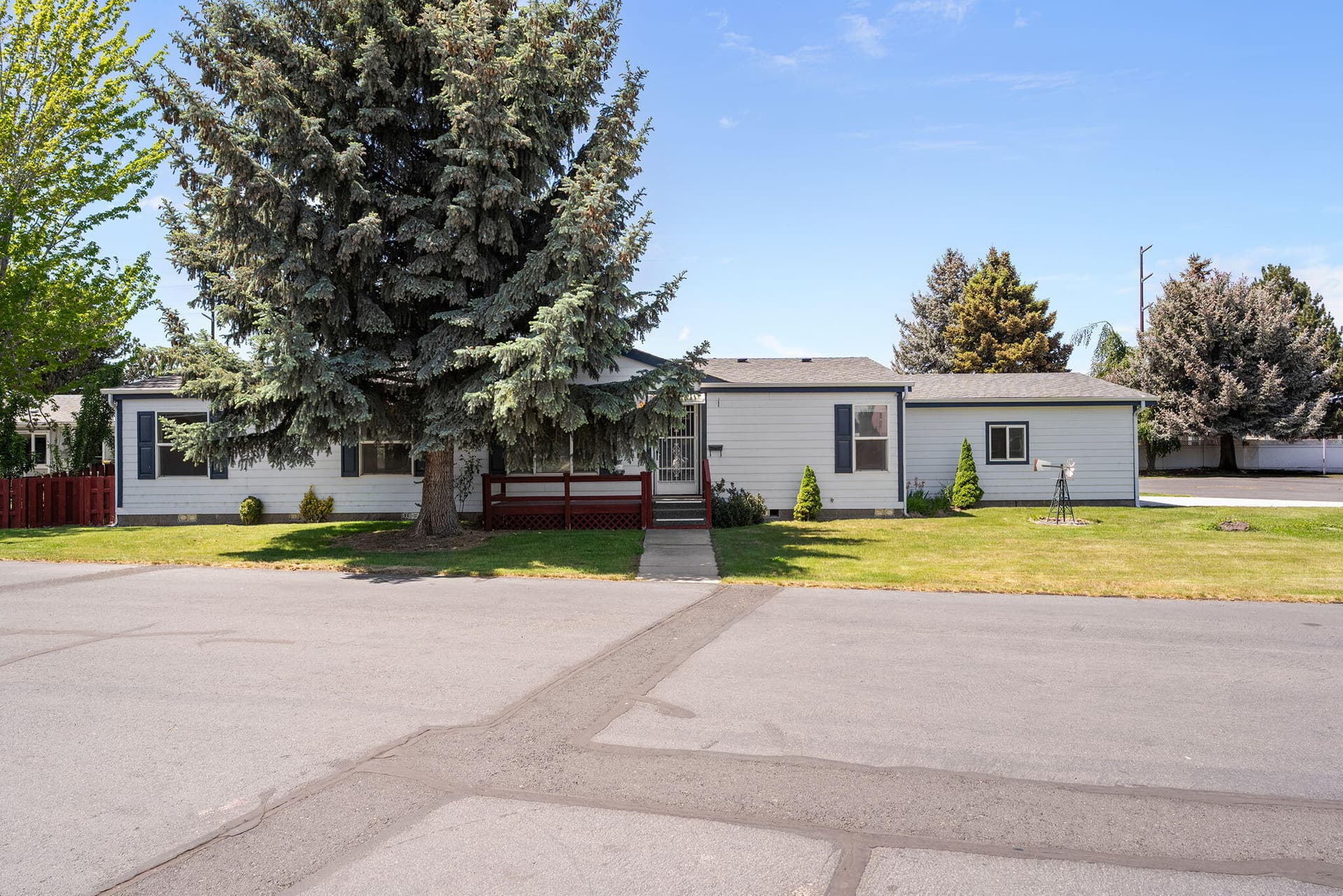 3-web-or-mls-_DSC6896. Photo 2 of 26, 1815 NE 6th Street, Redmond, OR 97756