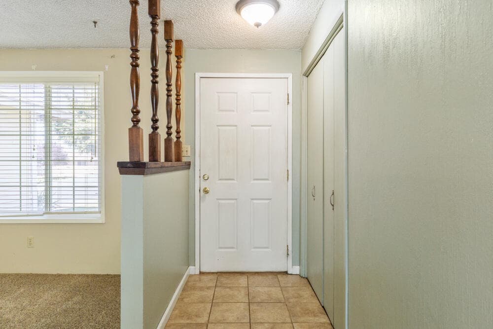 front entrance. Photo 3 of 28, 3867 Rio Vista Way, Klamath Falls, OR 97603