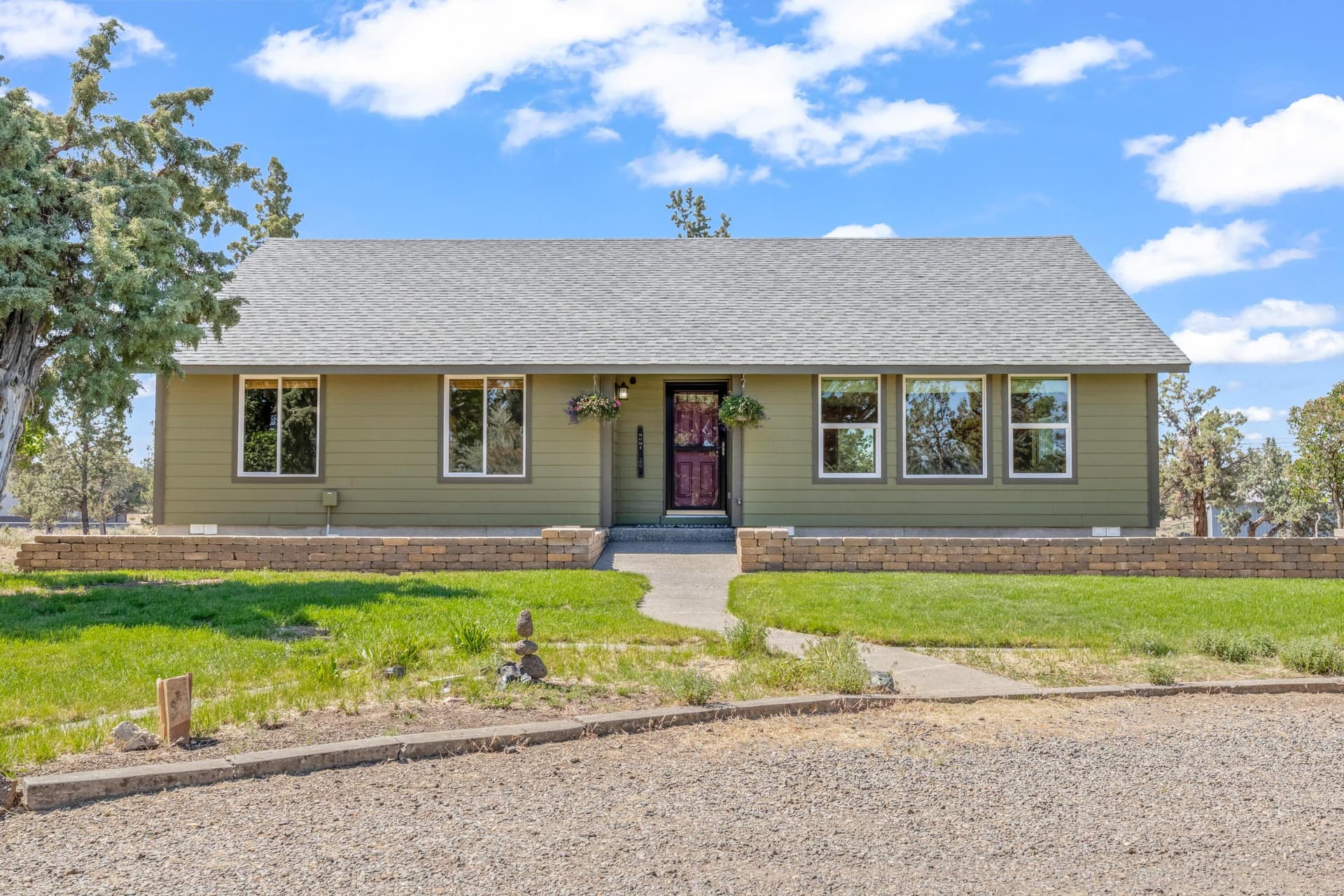 02. Photo 2 of 32, 5677 NW 49th Street, Redmond, OR 97756