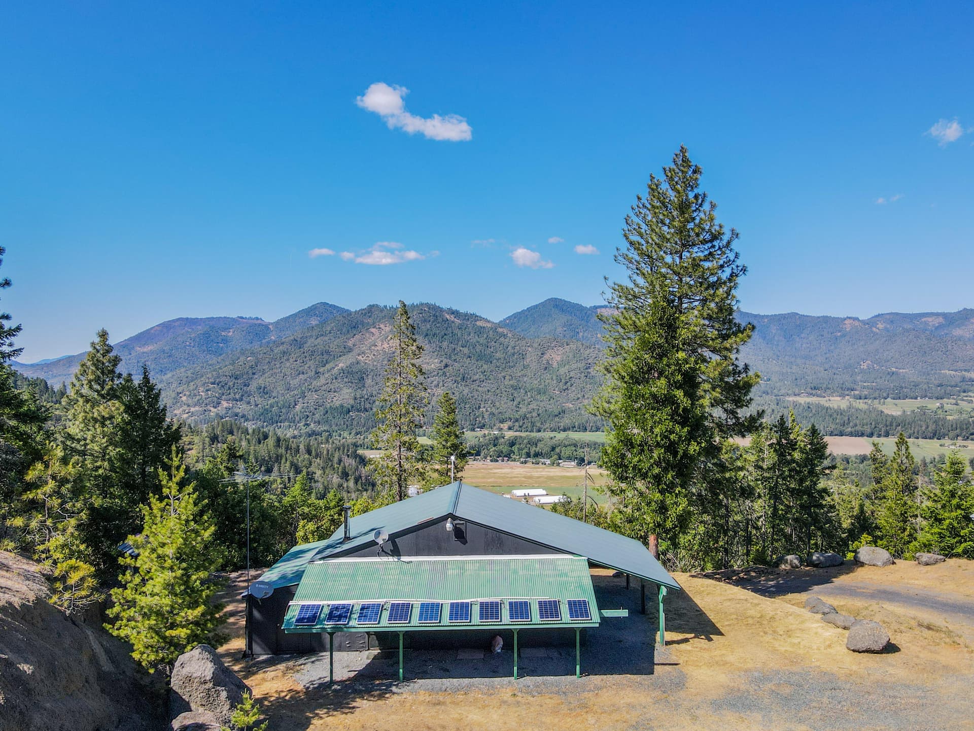 4. Photo 4 of 32, 567 Woody Acres Drive, Williams, OR 97544