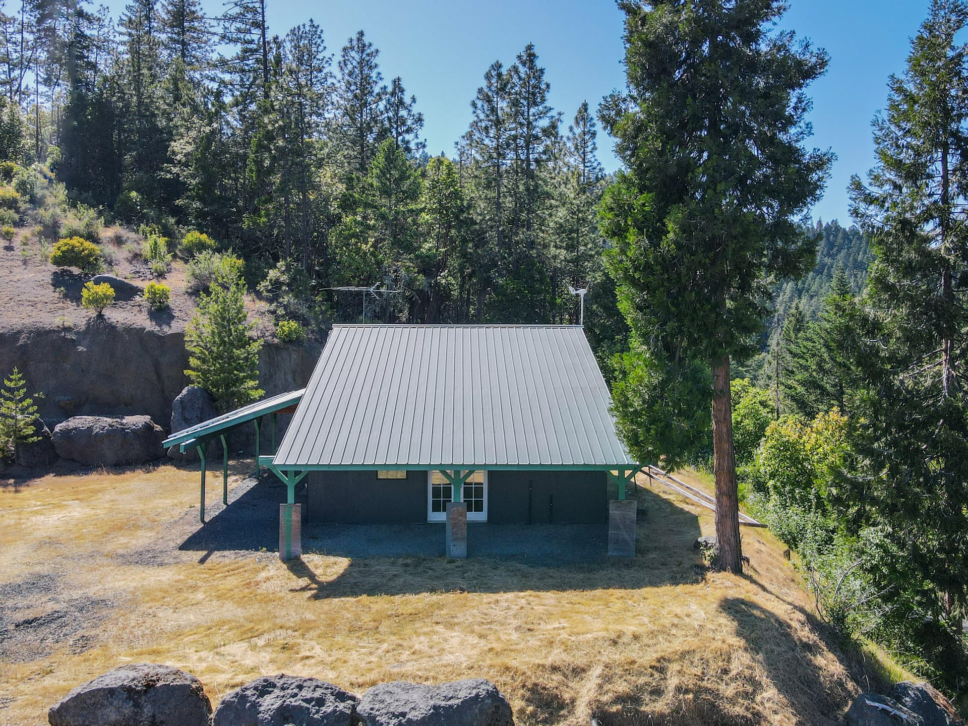 5. Photo 5 of 32, 567 Woody Acres Drive, Williams, OR 97544